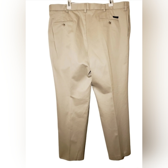 💪 DOCKERS D3 SIGNATURE KHAKI PANTS MENS SIZE 40X32 CLASSIC FIT PLEATED FRONT 💪 - Picture 2 of 8